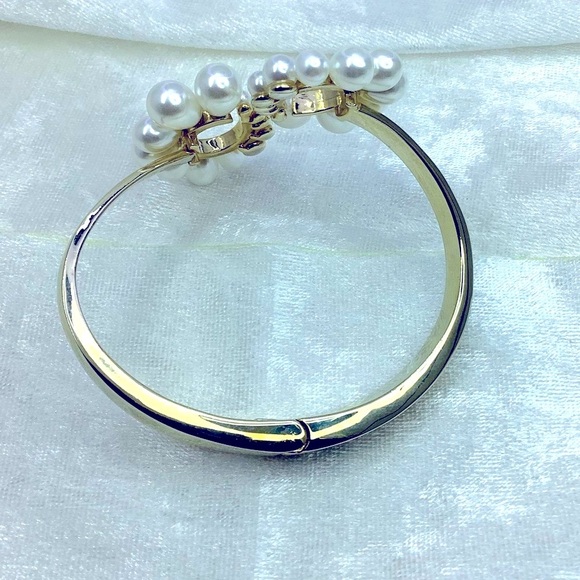 Carolee Gold and Pearl Clamp  Bracelet - Picture 4 of 4